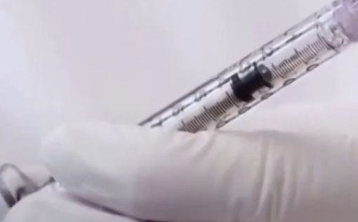 У 13 получивших вакцину - паралич лицевого нерва