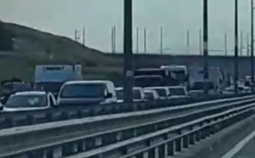 На Крымском мосту снова огромная пробка: что случилось