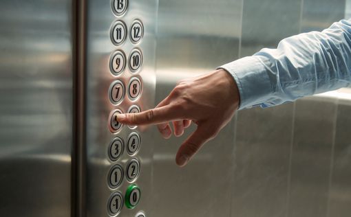 Латвийский депутат отказался ездить в лифте назло России