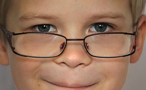 Израиль: государство будет финансировать очки детям в возрасте до 7 лет