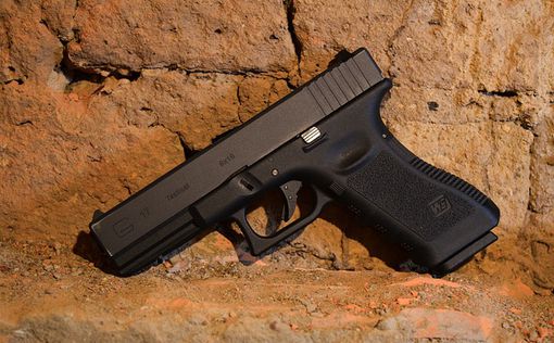 Девочка нашла пистолет в детском саду в Кфар-Сабе