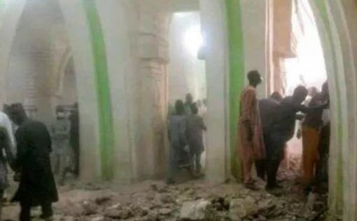 Обрушение 200-летней мечети в Нигерии: семь человек погибли