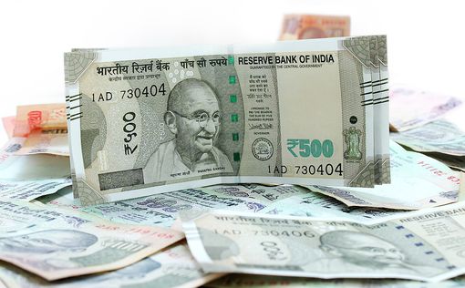 Индийская рупия стала худшей среди валют развивающихся стран Азии 2022 года