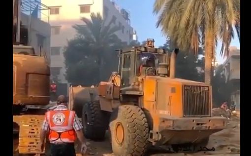 Видео: хамасника достали из завалов