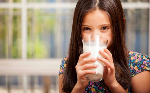 Ученые опровергли миф об укреплении костей от молока