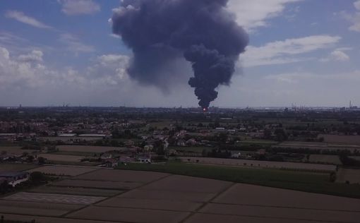 Взрыв на химическом заводе в Венеции попал на видео