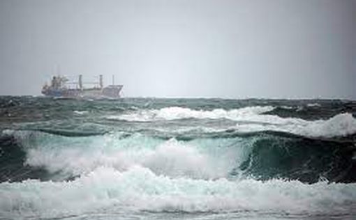 Остров Змеиный в Черном море атакуют с российских кораблей