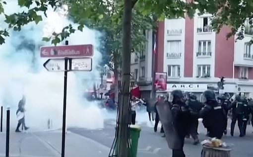 В Париже проходят массовые протесты против расизма в полиции
