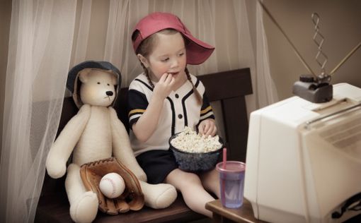 Шум от телевизора тормозит развитие речи у детей