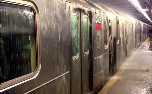 Потоп в метро Нью-Йорка: залиты улицы тоннели и улицы города