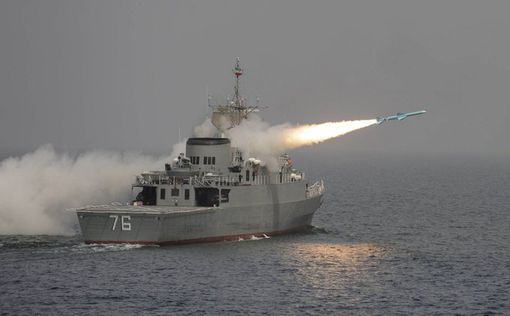 Иранские корабли атакуют друг друга