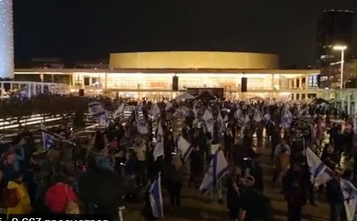 На протесты в Тель-Авиве пришли более 100 тысяч человек