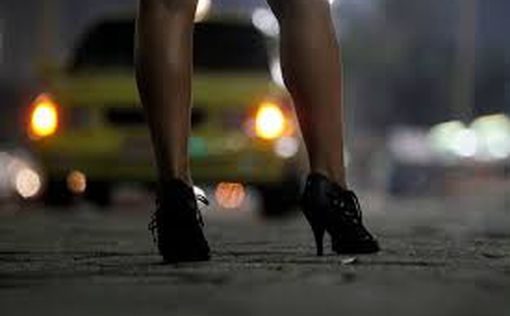Британским военным запретили снимать проституток за границей