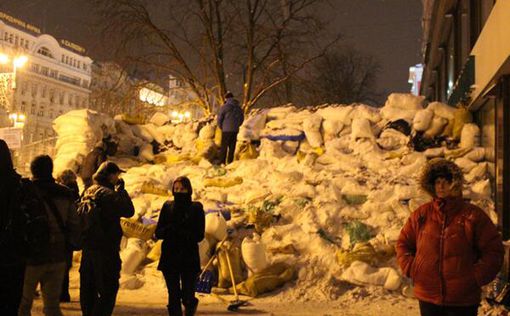В Киеве расширили Евромайдан и добавили баррикаду
