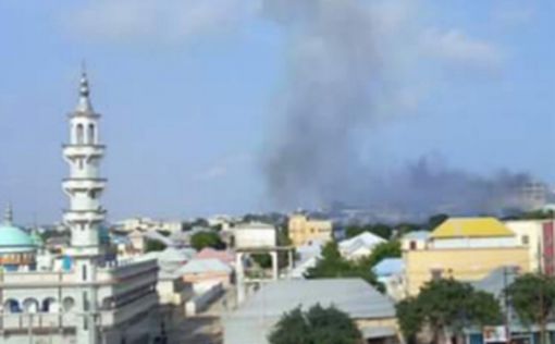 Мощный взрыв прогремел возле парламента Сомали в Могадишо