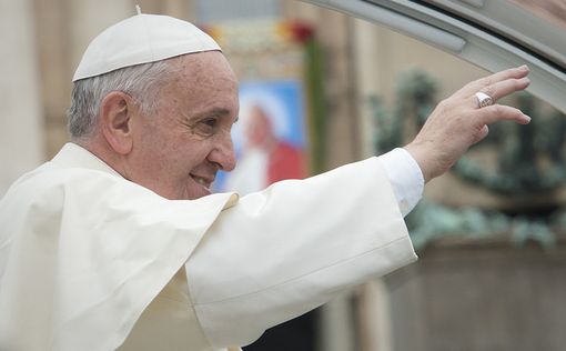 Папа Римский готов принять геев и трансов