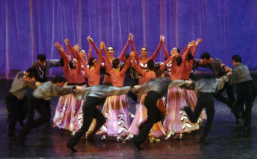 Танцы "Барекамутюн" из Армении