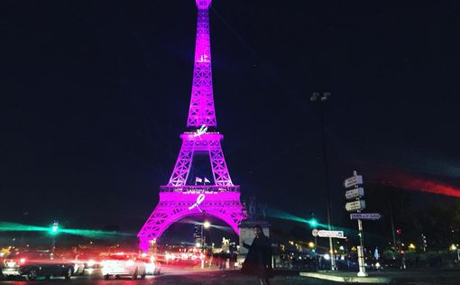 Эйфелева башня стала розовой