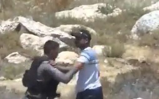 Палестинец атаковал израильского военного: видео