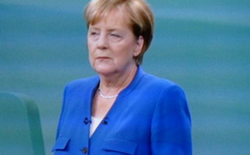 Макрон и Меркель хотят "продавить" строительство трубы | Фото: AFP