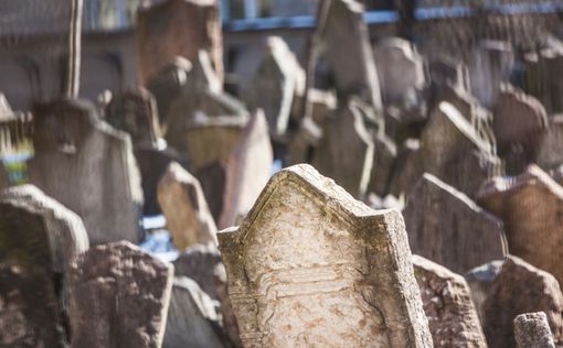 В Венгрии было осквернено еврейское кладбище