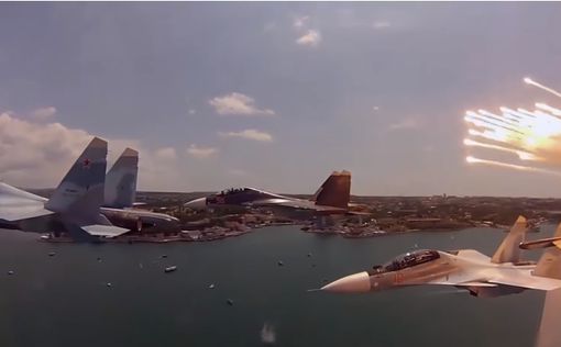 Российский Су-30 перехватил над Черным морем самолет США
