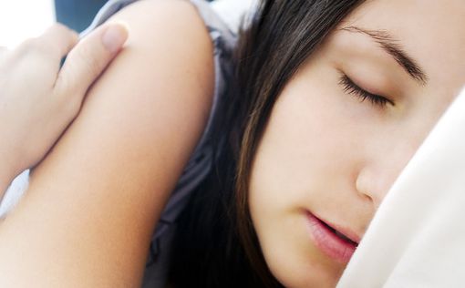 Ученые: потенция зависит от позы во сне