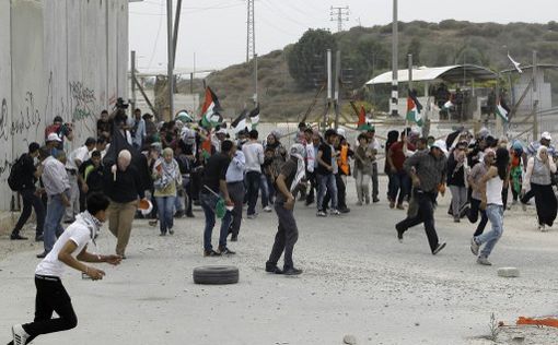 Палестинцы забросали камнями автомобиль с израильтянами