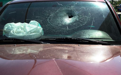 Палестинцы закидали камнями автомобиль: есть пострадавшие