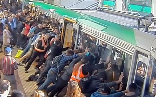 Австралия: застрявшего пассажира спасли, наклонив поезд