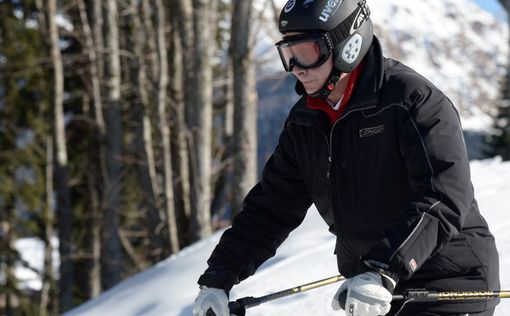 Путин и Медведев встали на лыжи