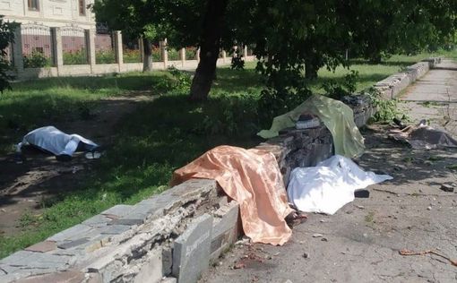 Обстрел Торецка: россияне попали в остановку и церковь, много погибших
