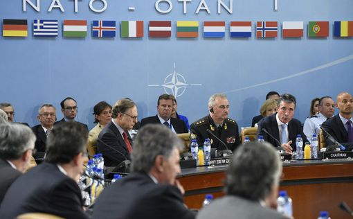 Россия и НАТО проводят параллельные учения