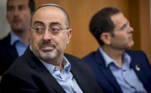 Ганц и Лапид требуют отстранить Ниссима Ватури за сравнение протестующих с ХАМАС