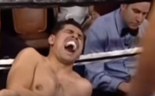 Видео: боксер забился в конвульсиях после жесткого нокаута
