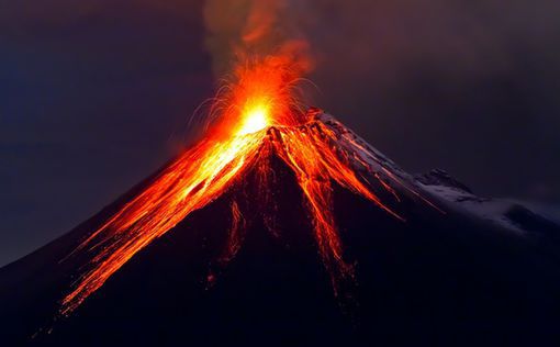 На вулкане Этна произошло извержение потока лавы