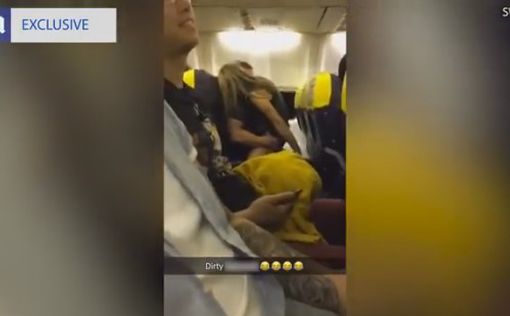 Есть кондом? Пьяные пассажиры занимаются сексом в самолете
