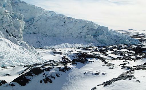Под гренландским ледником обнаружен гигантский кратер