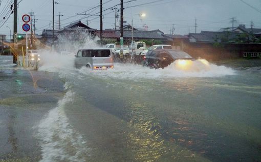 На Японию обрушился тайфун: 500 тысяч человек эвакуируют