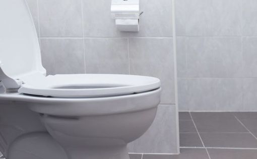Исследование: каждый десятый человек мастурбирует в туалете
