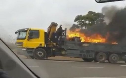 Водитель закурил сигарету - грузовик загорелся на ходу