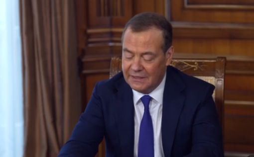 Медведев пригрозил "ядерным апокалипсисом"