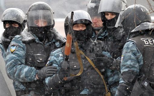 Мир шокирован и возмущен силовым сценарием в Киеве