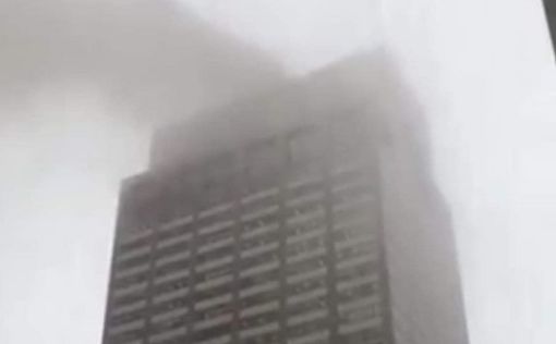 В Манхеттене вертолет врезался в высотное здание