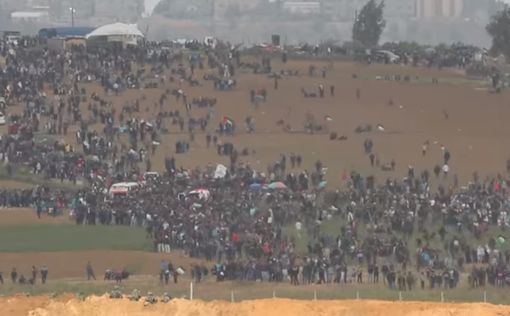 Около 3000 палестинцев протестуют на границе с Газой