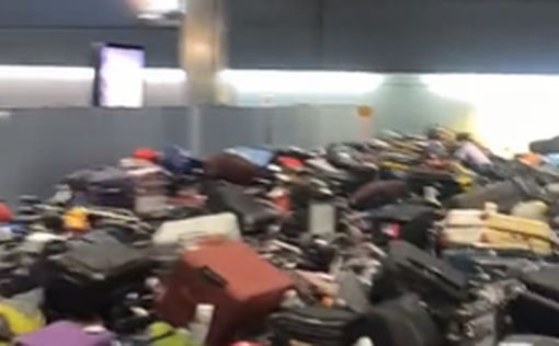 Кошмар в аэропорту Хитроу: груды чемоданов и очереди