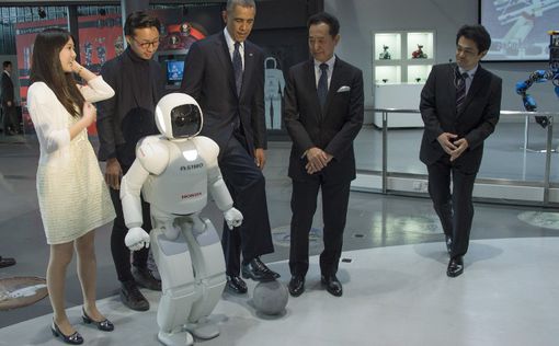 Барака Обаму познакомили с человекоподобным роботом