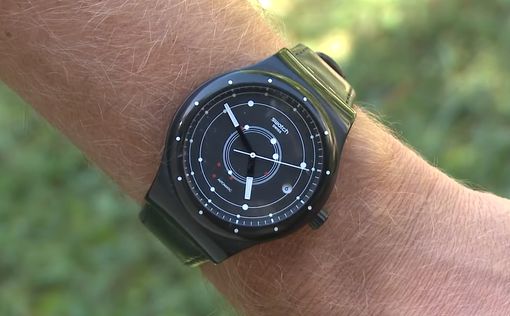 Swatch Group обвиняет Samsung в плагиате дизайна часов