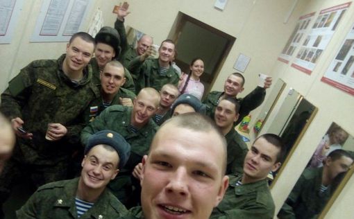 Фото на Polaroid - идентифицирован российский солдат-мародер