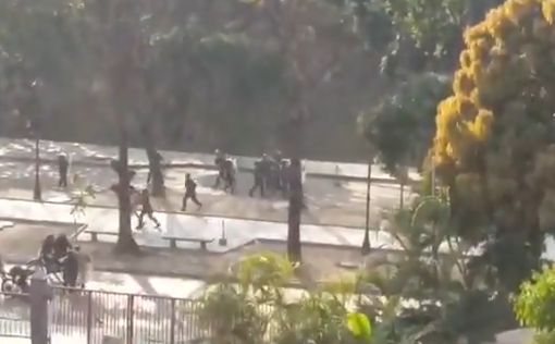 Венесуэла: полиция применила слезоточивый газ на карнавале